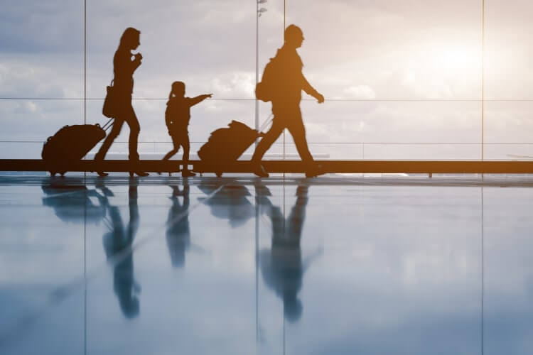 Familie am Flughafen (1)